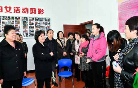 ACWF President Explains Congress Spirit to Women in Beijing